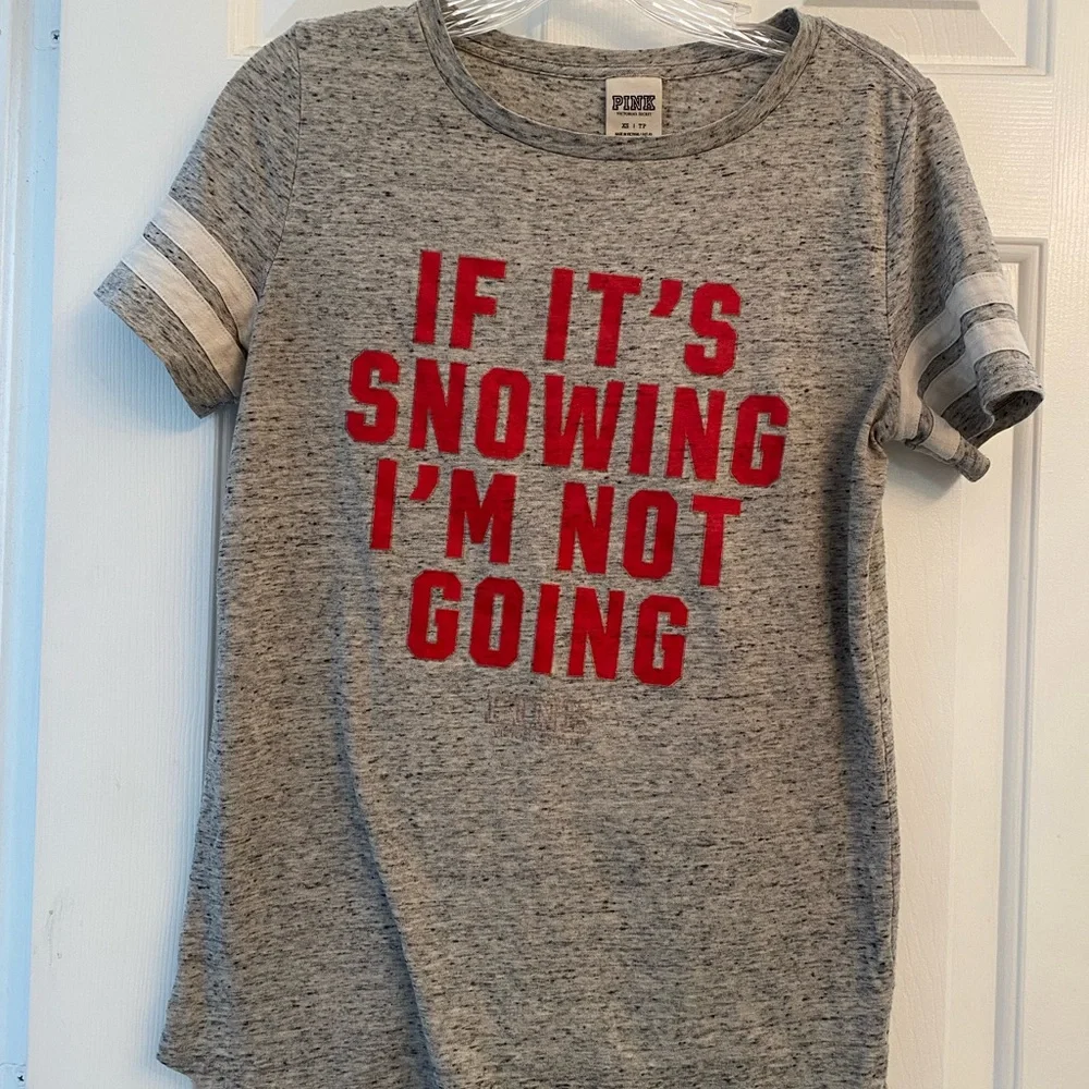 Victoria’s Secret PINK “If It’s Snowing” Short Sleeve  Graphic T-Shirt XS - Picture 7 of 7